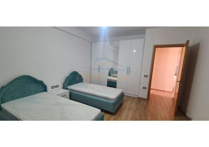 Shtepi ne shitje Apartament ne Vlore, 3+1, Mobilimi E mobiluar, Pagesa 170,000  Euro.