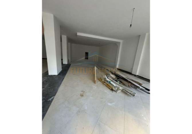 Qera, Ambient Biznesi, Lungomare, Vlore.RV41579 