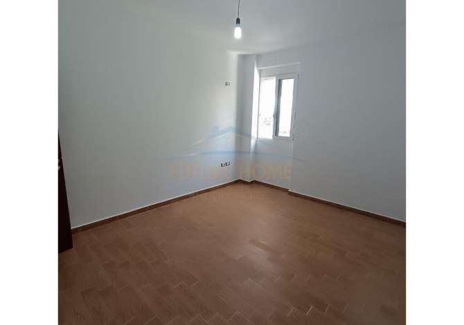 Shtepi ne shitje Apartament ne Vlore, 2+1, Mobilimi Bosh, pa mobiluar, Pagesa 200,000  Euro.