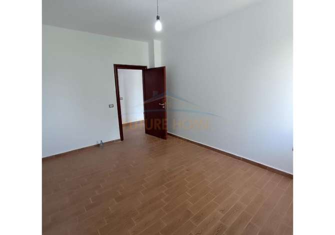 Shtepi ne shitje Apartament ne Vlore, 2+1, Mobilimi Bosh, pa mobiluar, Pagesa 200,000  Euro.