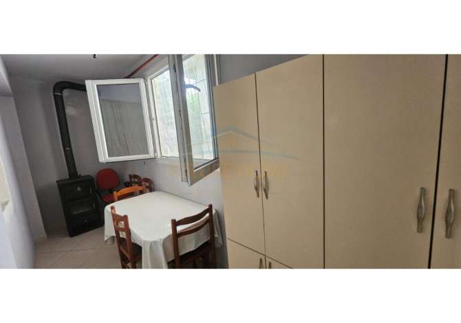 Shtepi ne shitje Apartament ne Vlore, 3+1, Mobilimi E mobiluar, Pagesa 140,000  Euro.