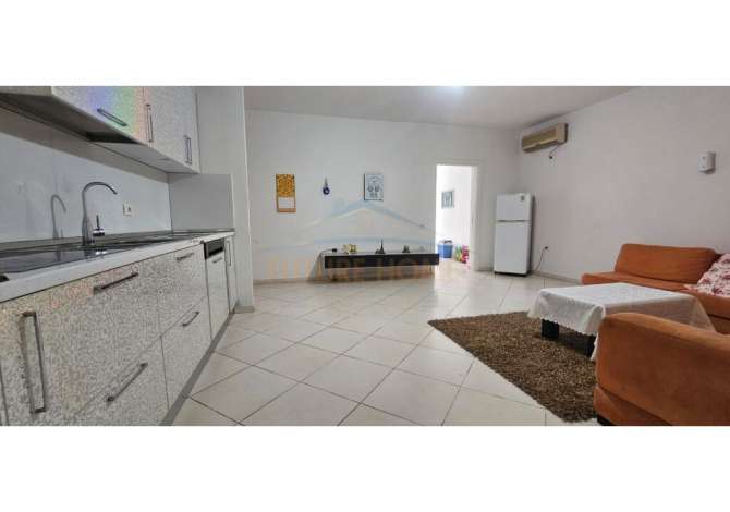 Shtepi ne shitje Apartament ne Vlore, 3+1, Mobilimi E mobiluar, Pagesa 140,000  Euro.