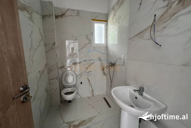 Shtepi ne shitje Apartament ne Vlore, 1+1, Mobilimi Bosh, pa mobiluar, Pagesa 117,000  Euro.
