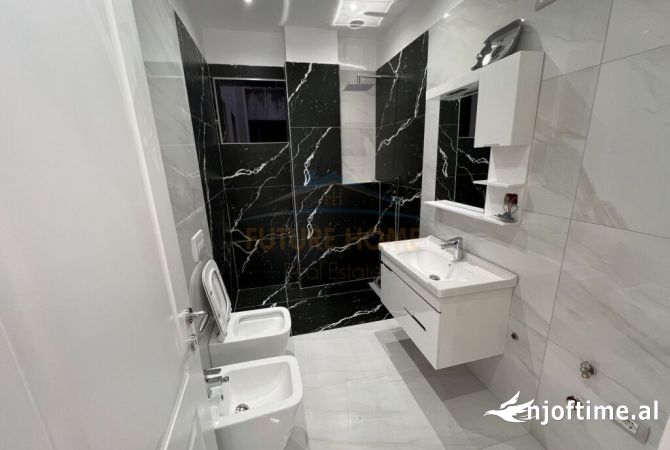 Shtepi ne shitje Apartament ne Vlore, 2+1, Mobilimi E mobiluar, Pagesa 172,000  Euro.