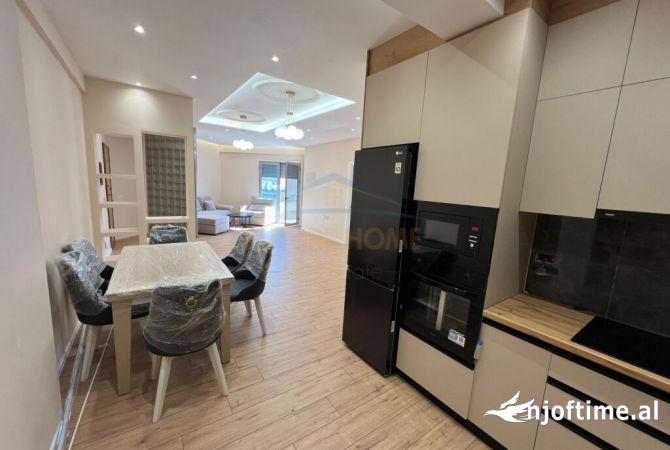 Shtepi ne shitje Apartament ne Vlore, 2+1, Mobilimi E mobiluar, Pagesa 172,000  Euro.