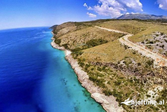 Truall ose Toke  ne Himare - 100,000 Euro