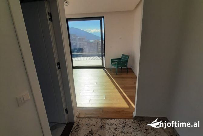 Shtepi ne shitje Apartament ne Vlore, 2+1, Mobilimi Bosh, pa mobiluar, Pagesa 650,000  Euro.