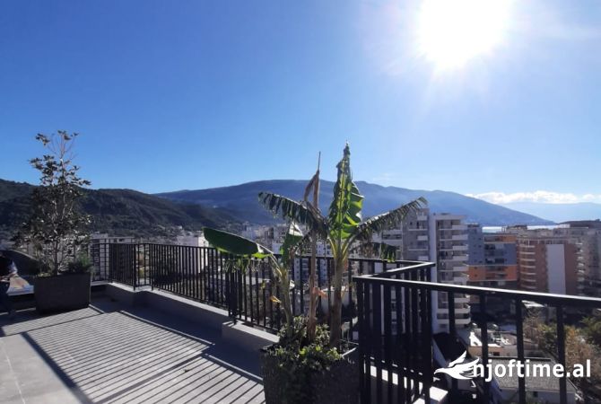 Shtepi ne shitje Apartament ne Vlore, 2+1, Mobilimi Bosh, pa mobiluar, Pagesa 650,000  Euro.