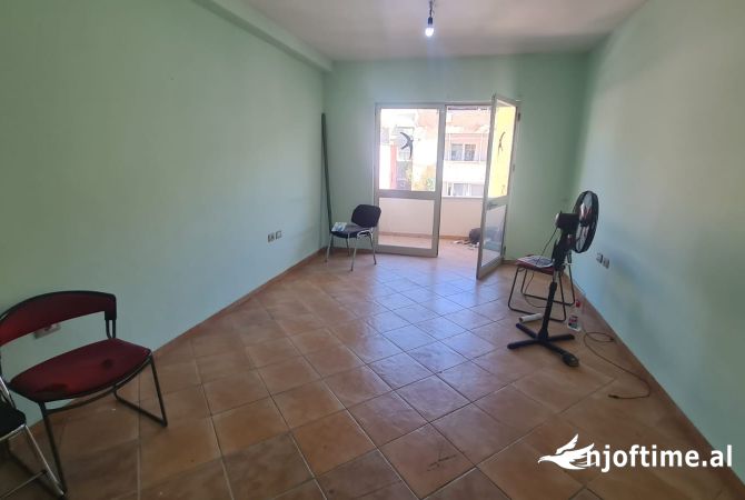 Shtepi me qera 2+1 ne Tirane - 42,000 Leke