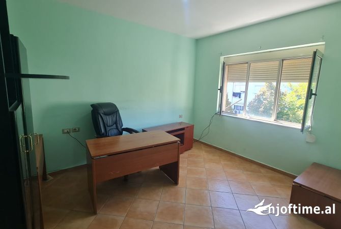 Shtepi me qera 2+1 ne Tirane - 42,000 Leke