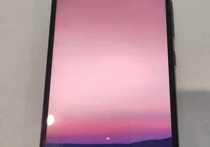 Shitet telefon per pjese kembimi