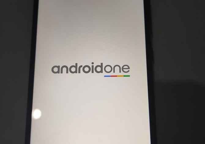 Shitet telefon per pjese kembimi