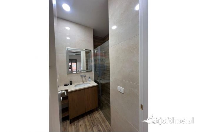 Shtepi ne shitje Apartament ne Tirane, 2+1, Mobilimi Bosh, pa mobiluar, Pagesa 345,000  Euro.