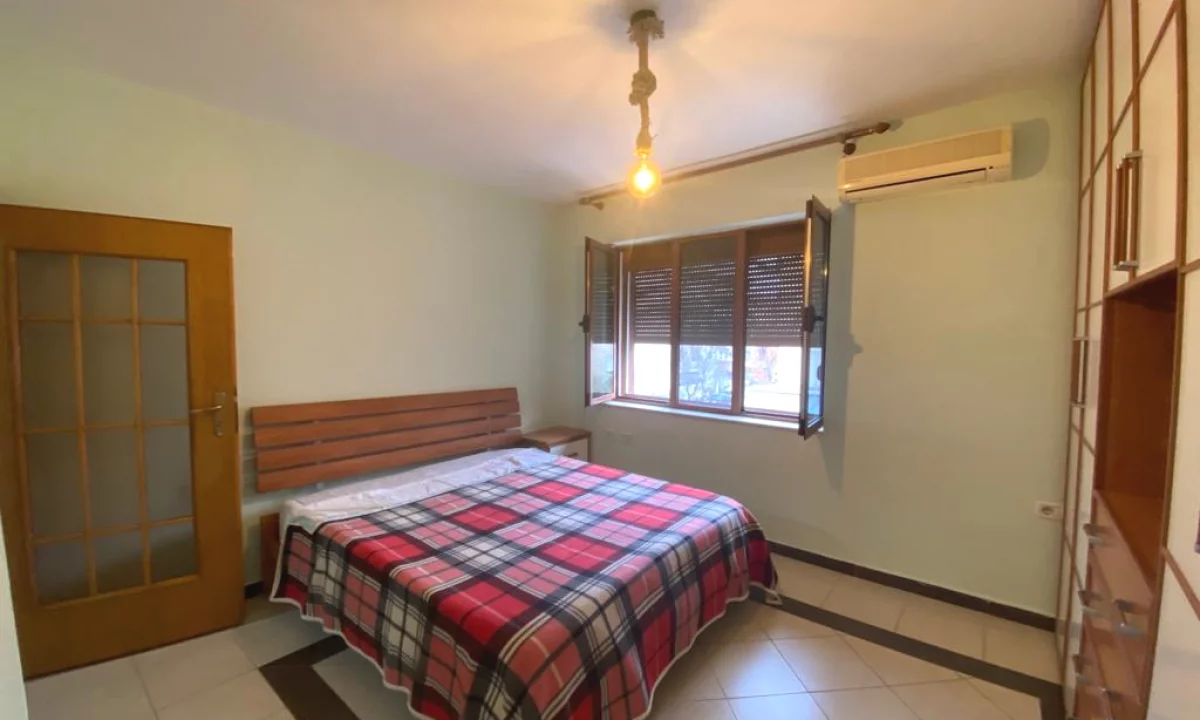 Appartamento in affitto a Tirana 1+1, Arredato