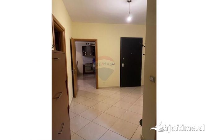 Shtepi me qera 2+1 ne Tirane - 400 Euro