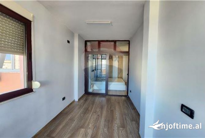Shtepi me qera Apartament ne Tirane, 2+1, Mobilimi E mobiluar, Pagesa 800  Euro.