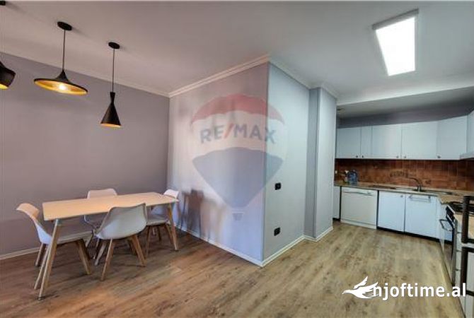 Shtepi me qera Apartament ne Tirane, 2+1, Mobilimi E mobiluar, Pagesa 800  Euro.