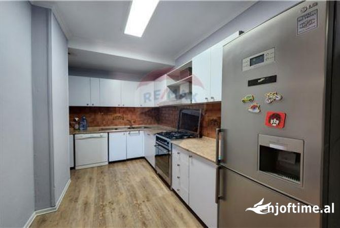 Shtepi me qera Apartament ne Tirane, 2+1, Mobilimi E mobiluar, Pagesa 800  Euro.