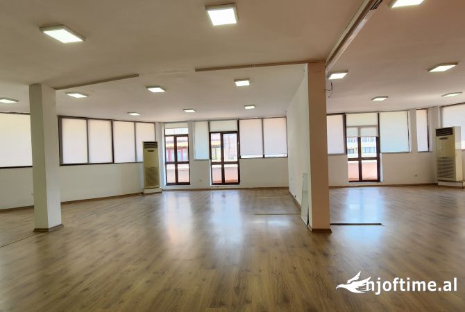 Ambient biznesi me qera 3+1 ne Tirane - 3,400 Euro