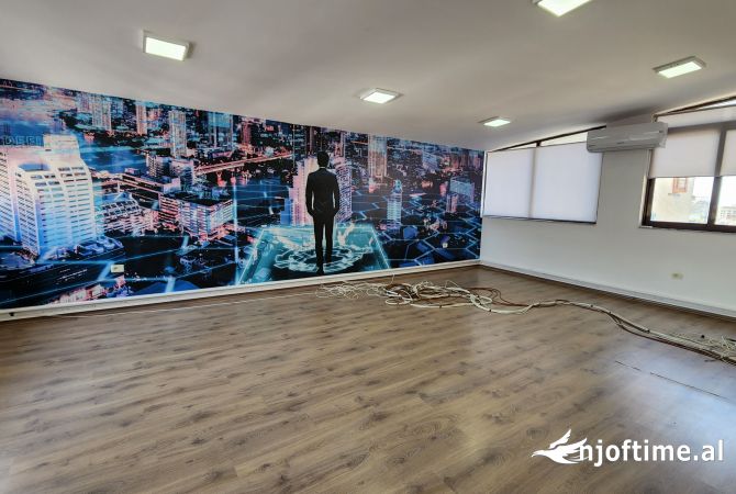 Ambient biznesi me qera 3+1 ne Tirane - 3,400 Euro