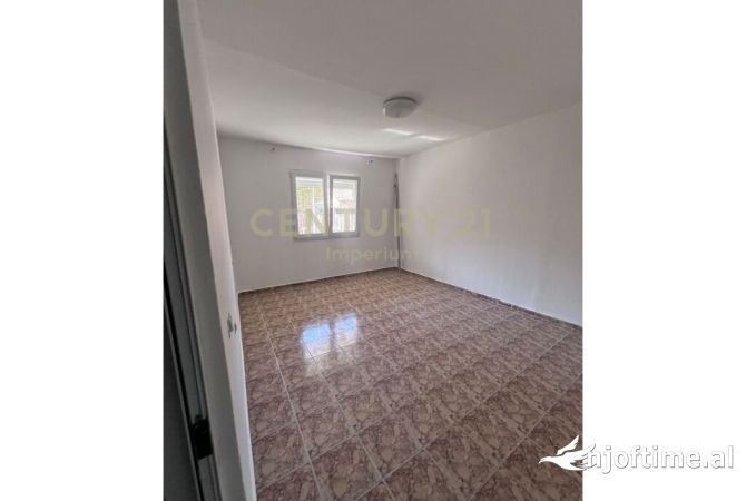Shtepi ne shitje Apartament ne Tirane, 1+1, Mobilimi E mobiluar, Pagesa 67,000  Euro.
