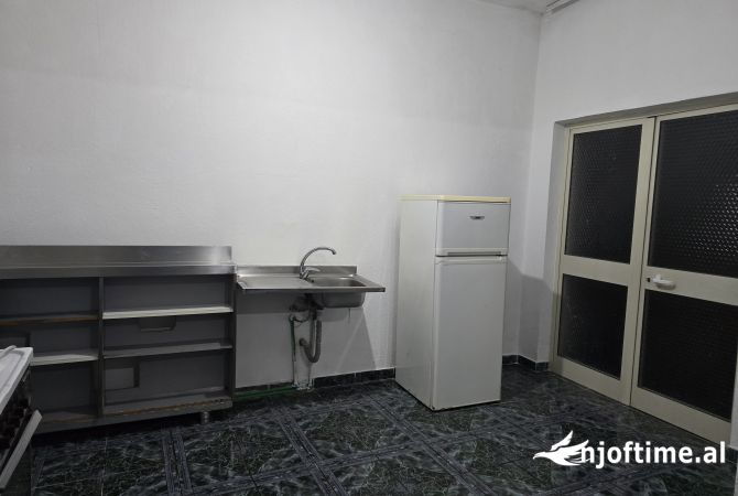 Shtepi me qera Shtepi Private ne Tirane, 1+1, Mobilimi Pjeserisht e mobiluar, Pagesa 29,000  Leke.