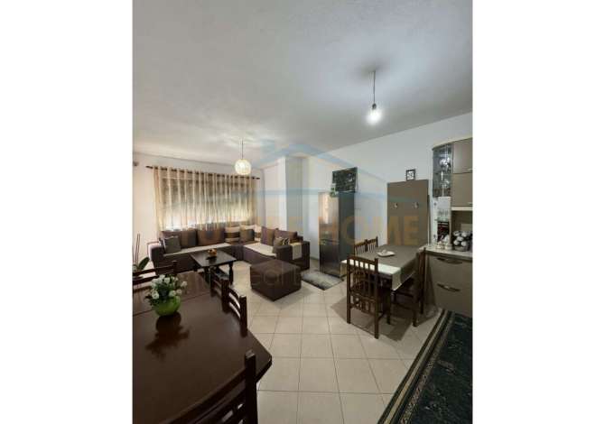 Shtepi ne shitje Apartament ne Tirane, 2+1, Mobilimi E mobiluar, Pagesa 125,000  Euro.