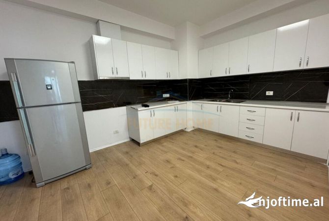 Ambient biznesi me qera 3+1 ne Tirane - 1,400 Euro