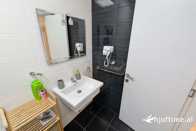 Shtepi me qera Apartament ne Tirane, 1+1, Mobilimi E mobiluar, Pagesa 1,000  Euro.