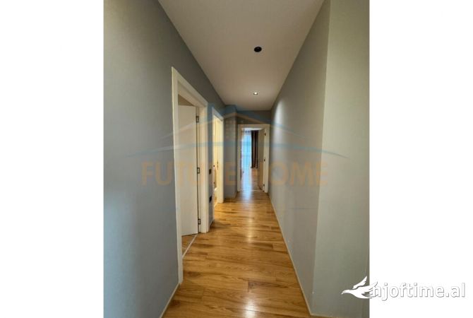 Shtepi ne shitje Apartament ne Tirane, 3+1, Mobilimi E mobiluar, Pagesa 360,000  Euro.