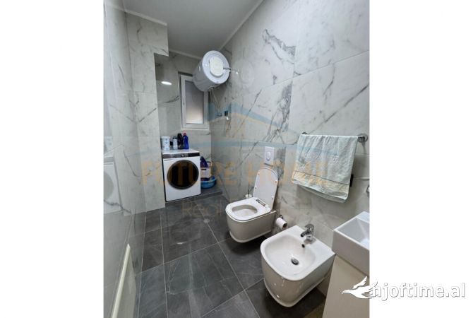 Shtepi ne shitje Apartament ne Tirane, 3+1, Mobilimi E mobiluar, Pagesa 360,000  Euro.