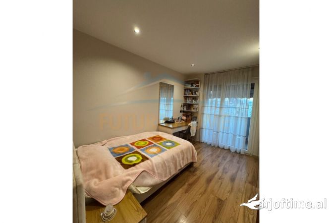 Shtepi ne shitje Apartament ne Tirane, 3+1, Mobilimi E mobiluar, Pagesa 360,000  Euro.