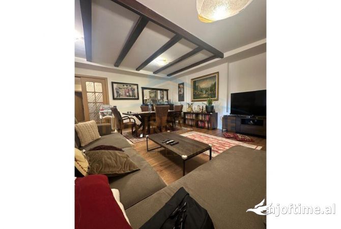 Shtepi ne shitje Apartament ne Tirane, 3+1, Mobilimi E mobiluar, Pagesa 350,000  Euro.