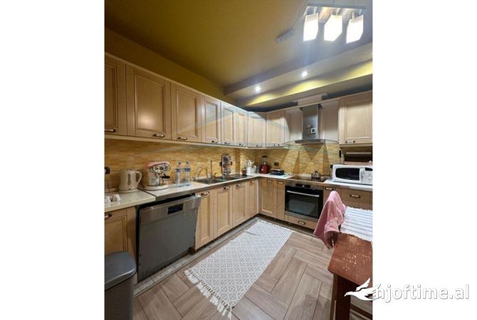 Shtepi ne shitje 3+1 ne Tirane - 350,000 Euro