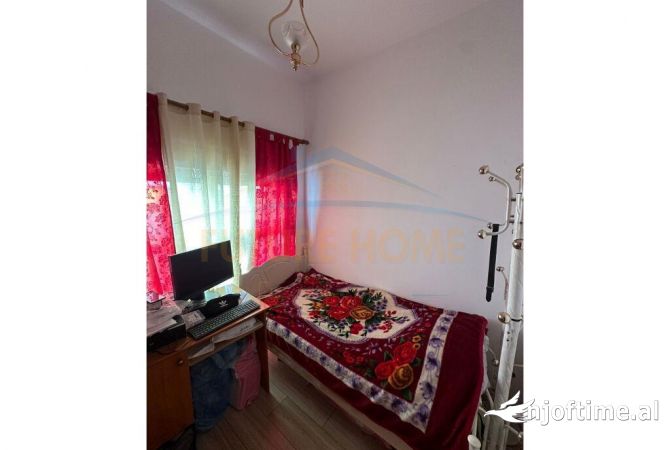 Shtepi ne shitje Apartament ne Tirane, 2+1, Mobilimi E mobiluar, Pagesa 112,000  Euro.