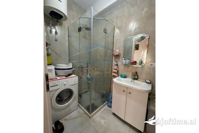 Shtepi ne shitje Apartament ne Tirane, 2+1, Mobilimi E mobiluar, Pagesa 112,000  Euro.