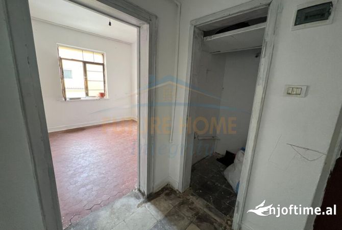 Shtepi ne shitje Apartament ne Tirane, 2+1, Mobilimi E mobiluar, Pagesa 136,000  Euro.