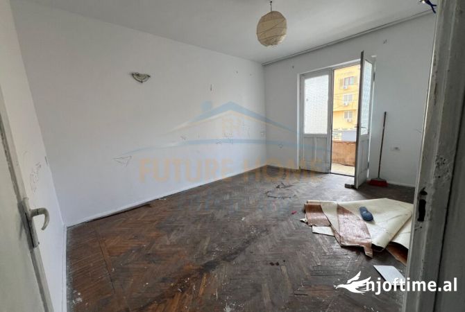 Shtepi ne shitje Apartament ne Tirane, 2+1, Mobilimi E mobiluar, Pagesa 136,000  Euro.