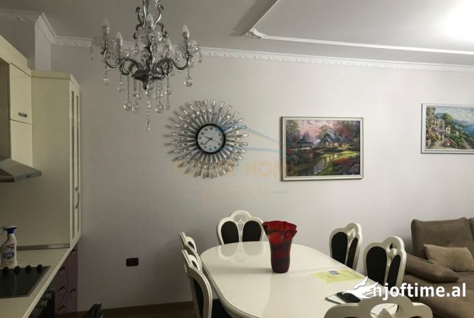 Shtepi me qera Apartament ne Tirane, 2+1, Mobilimi E mobiluar, Pagesa 800  Euro.