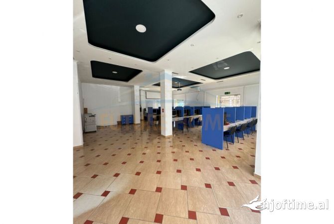 Ambient biznesi me qera 2+1 ne Tirane - 800 Euro