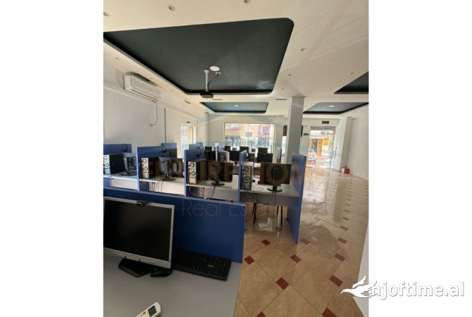 Ambient biznesi me qera 2+1 ne Tirane - 800 Euro