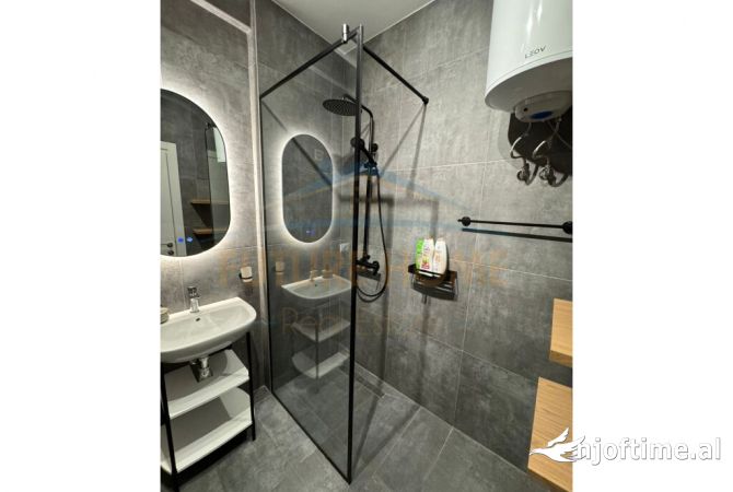 Shtepi ne shitje Apartament ne Tirane, 2+1, Mobilimi E mobiluar, Pagesa 239,000  Euro.