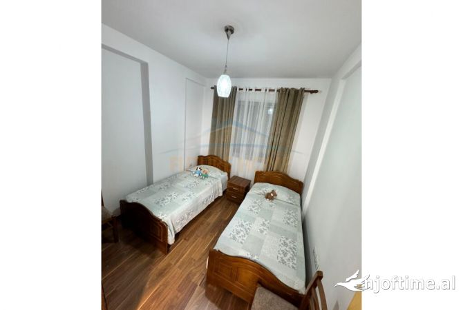 Shtepi me qera Apartament ne Tirane, 3+1, Mobilimi E mobiluar, Pagesa 850  Euro.