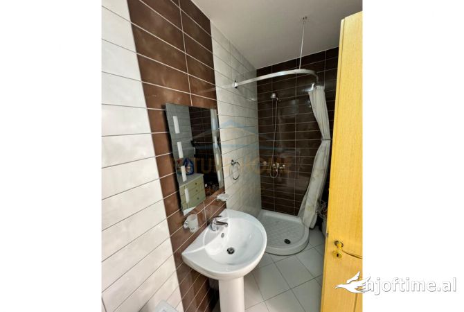 Shtepi me qera Apartament ne Tirane, 3+1, Mobilimi E mobiluar, Pagesa 850  Euro.