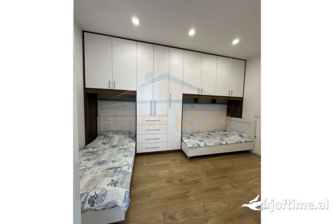 Shtepi ne shitje Apartament ne Tirane, 2+1, Mobilimi E mobiluar, Pagesa 176,000  Euro.