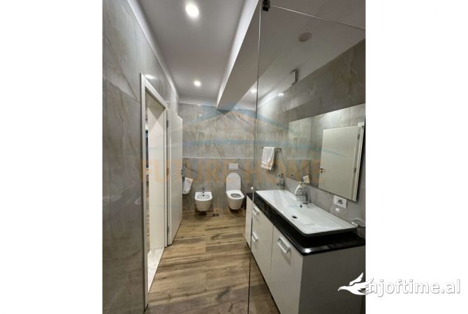 Shtepi ne shitje Apartament ne Tirane, 2+1, Mobilimi E mobiluar, Pagesa 176,000  Euro.