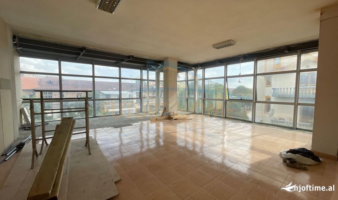 Qera, Ambjent, Kinostudio, Tirane.