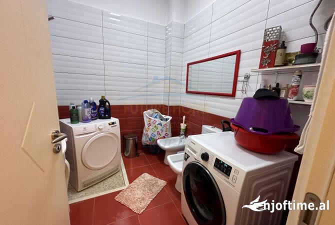 Shtepi ne shitje Apartament ne Tirane, 2+1, Mobilimi E mobiluar, Pagesa 200,000  Euro.