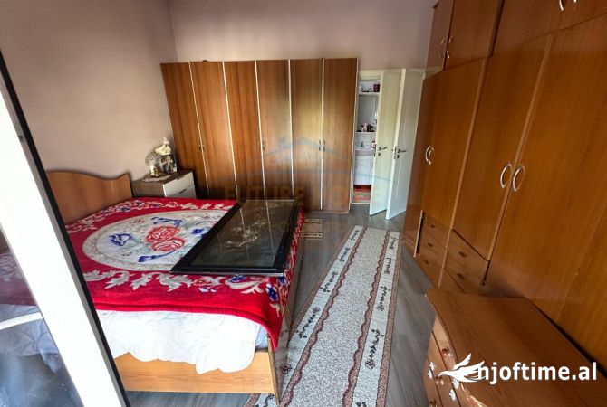 Shtepi ne shitje Apartament ne Tirane, 2+1, Mobilimi E mobiluar, Pagesa 200,000  Euro.