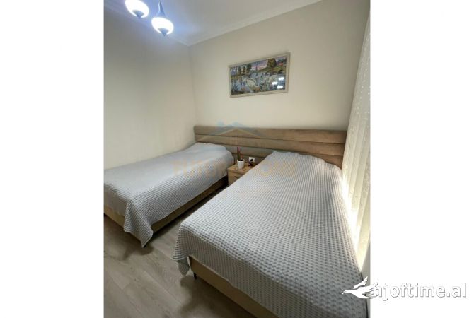Shtepi ne shitje Apartament ne Tirane, 2+1, Mobilimi E mobiluar, Pagesa 155,000  Euro.